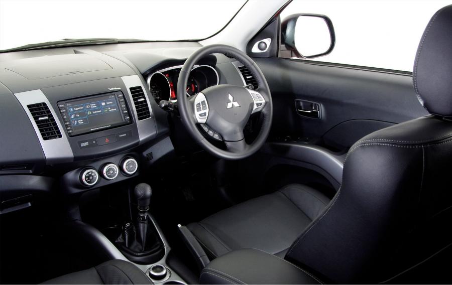 Mitsubishi Outlander 2005 года  (фото 41 из 77)